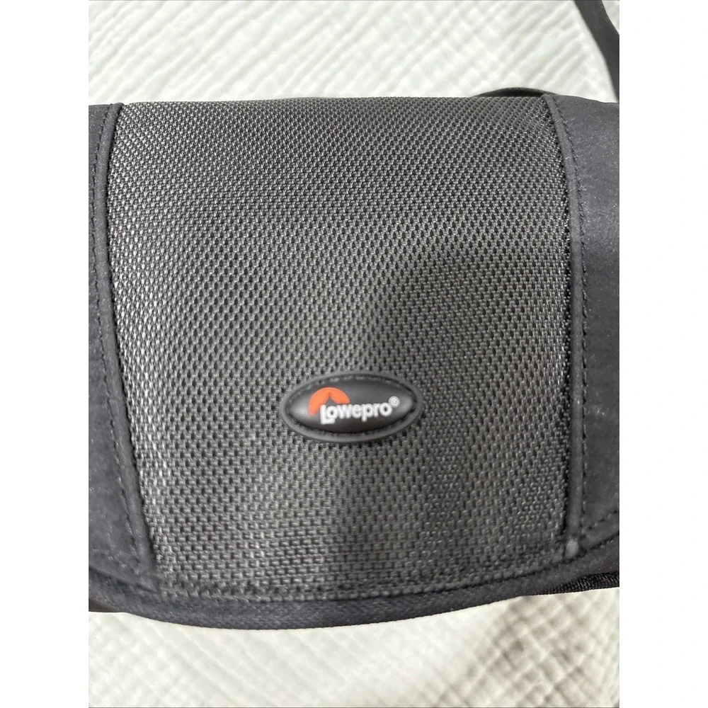 GENUINE Lowepro Edit 110 Camera Case/Bag Black - EUC